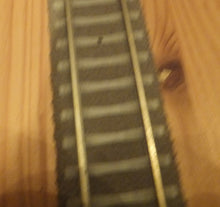 Lade das Bild in den Galerie-Viewer, 2er Set FLEXGLEISE (H0 - 1:87) - Metall & Kunststoff, 80cm Flexibles Gleis Betonschwellen Modernes Gleisbett (G)