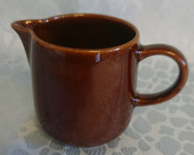 Lade das Bild in den Galerie-Viewer, MILCHKÄNNCHEN "Friesland" - Keramik / Steingut, Einfärbiges Dekor