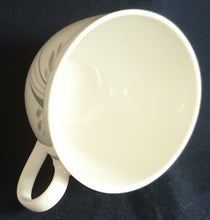 Lade das Bild in den Galerie-Viewer, 2er KAFFEEGEDECK "Fashion BonApart" - Porzellan, Abstrakt Linien Striche Blatt Blätter Motiv Dekor