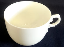Lade das Bild in den Galerie-Viewer, TEETASSE - Porzellan, Einfärbiges Jugendstil Henkelform Dekor