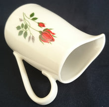 Lade das Bild in den Galerie-Viewer, MILCHKÄNNCHEN - Porzellan, Flora Rosen Blumen Blüten Knospen Pflanzen Motiv Dekor