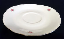 Lade das Bild in den Galerie-Viewer, UNTERTASSE - Porzellan, Rosenblumen Motiv Goldrand Dekor
