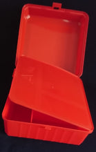 Lade das Bild in den Galerie-Viewer, BROTDOSEN -BOX MIT 4 FÄCHERN "Sportline Collection" "Michael Schuhmacher" - Kunststoff, Formel 1 Eins Zielflagge Auf- & Unterschrift Rennsport Motiv Dekor, Verschließ- & Aufklappbar