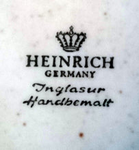 Lade das Bild in den Galerie-Viewer, SUPPENTELLER - Porzellan, Zweifärbiges Gesprenkeltes Linien Dekor, Inglasur, Handbemalt