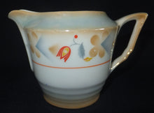 Lade das Bild in den Galerie-Viewer, MILCHKÄNNCHEN "Senta" - Porzellan, Blüten / Blumen Dekor