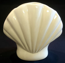 Lade das Bild in den Galerie-Viewer, BLUMENVASE - Keramik / Steingut, Moderne Muschelform Relief Design Dekor