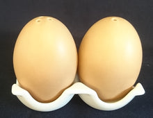 Lade das Bild in den Galerie-Viewer, 3er Set SALZ & PFEFFER STREUER - Keramik / Steingut, Eierform Klassisch Dekor