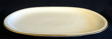 Lade das Bild in den Galerie-Viewer, BEILAGENPLATTE - Porzellan, Goldrand Reliefrand Motiv Dekor