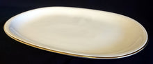 Lade das Bild in den Galerie-Viewer, BEILAGENPLATTE - Porzellan, Goldrand Reliefrand Motiv Dekor