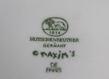 Lade das Bild in den Galerie-Viewer, DESSERTTELLER - Porzellan, Einfärbiges Wellenrand Dekor