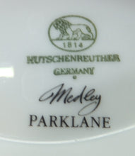 Lade das Bild in den Galerie-Viewer, SAUCIER "Medley Parklane" - Porzellan, Rosen / Rand Dekor