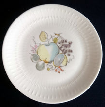 Lade das Bild in den Galerie-Viewer, 5er Set DESSERT- & BEILAGEN- SAMMELTELLER "Apart" - Porzellan, Apfel Birne Zitrone Ananas Banane Heidel- Stachelbeeren Obst Flora Motiv Reliefrand Dekor