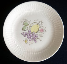 Lade das Bild in den Galerie-Viewer, 5er Set DESSERT- & BEILAGEN- SAMMELTELLER "Apart" - Porzellan, Apfel Birne Zitrone Ananas Banane Heidel- Stachelbeeren Obst Flora Motiv Reliefrand Dekor