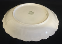 Lade das Bild in den Galerie-Viewer, SAMMELTELLER - Porzellan, Blumen Goldrand Relief Dekor