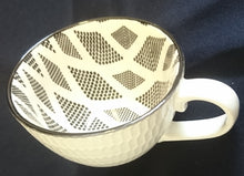 Lade das Bild in den Galerie-Viewer, KAFFEETASSE / POTT - Keramik / Steingut, Abstrakt Waben Dekor