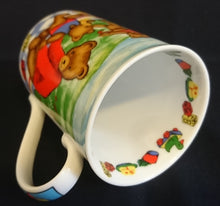 Lade das Bild in den Galerie-Viewer, KINDERTASSE "Gallery" - Porzellan, Sommer Bärchen Picknick Motiv Dekor