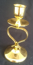 Lade das Bild in den Galerie-Viewer, STABTAFEL KERZENSTÄNDER - Metall / 24 Karat Vergoldet, Klassisch Herzform Motiv Dekor (G)