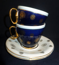 Lade das Bild in den Galerie-Viewer, KAFFEETASSE - Porzellan, Kobalt Linien Goldrand Sonne Blumenblüten Dekor