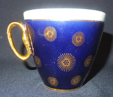 Lade das Bild in den Galerie-Viewer, 2er Set 2er KAFFEEGEDECKE - Porzellan, Kobalt Linien Goldrand Sonne Blumenblüten Dekor