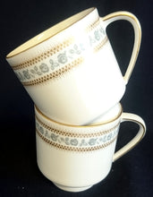 Lade das Bild in den Galerie-Viewer, MOCCA~ KAFFEETASSE - Porzellan, Goldrand Abstrakt Rosen Blumen Blüten Blatt Bältter Pflanzen Motiv Dekor