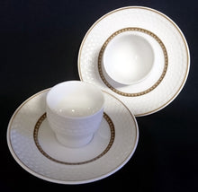 Lade das Bild in den Galerie-Viewer, 2er Set EIERBECHER "Friesland Atlantis" - Porzellan, Goldrand Abstrakt Muschel Fisch Schuppen Relief Dekor