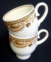 Lade das Bild in den Galerie-Viewer, 2er Set MOCCATASSEN "Friesland Atlantis" - Porzellan, Goldrand Abstrakt Muschel Fisch Schuppen Relief Dekor