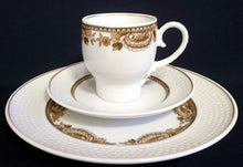 Lade das Bild in den Galerie-Viewer, 2er Set UNTERTASSEN "Friesland Atlantis" - Porzellan, Goldrand Abstrakt Muschel Fisch Schuppen Relief Dekor