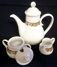 Lade das Bild in den Galerie-Viewer, ZUCKERDOSE MIT DECKEL "Friesland Atlantis" - Porzellan, Goldrand Abstrakt Muschel Fisch Schuppen Relief Dekor