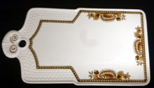 Lade das Bild in den Galerie-Viewer, FRÜHSTÜCKSBRETTCHEN "Friesland Atlantis" - Porzellan, Goldrand Abstrakt Muschel Fisch Schuppen Relief Dekor