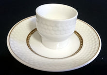 Lade das Bild in den Galerie-Viewer, EIERBECHER "Friesland Atlantis" - Porzellan, Goldrand Abstrakt Muschel Fisch Schuppen Relief Dekor