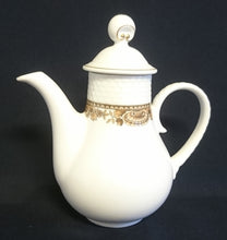 Lade das Bild in den Galerie-Viewer, MOCCA KAFFEEKANNE MIT DECKEL "Friesland Atlantis" - Porzellan, Goldrand Abstrakt Muschel Fisch Schuppen Relief Dekor