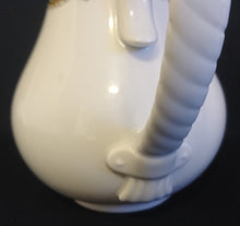 Lade das Bild in den Galerie-Viewer, MOCCA KAFFEEKANNE MIT DECKEL "Friesland Atlantis" - Porzellan, Goldrand Abstrakt Muschel Fisch Schuppen Relief Dekor