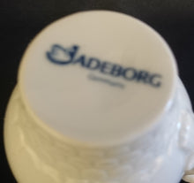 Lade das Bild in den Galerie-Viewer, 2er Set 2er MOCCAGEDECKE "Friesland Atlantis" - Porzellan, Goldrand Abstrakt Muschel Fisch Schuppen Relief Dekor