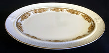 Lade das Bild in den Galerie-Viewer, SERVIERPLATTE "Friesland Atlantis" - Porzellan, Goldrand Abstrakt Muschel Fisch Schuppen Relief Dekor
