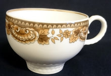 Lade das Bild in den Galerie-Viewer, TEETASSE "Friesland Atlantis" - Porzellan, Goldrand Abstrakt Muschel Fisch Schuppen Relief Dekor