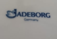 Lade das Bild in den Galerie-Viewer, UNTERTASSE "Friesland Atlantis" - Porzellan, Goldrand Abstrakt Muschel Fisch Schuppen Relief Dekor