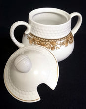 Lade das Bild in den Galerie-Viewer, ZUCKERDOSE MIT DECKEL "Friesland Atlantis" - Porzellan, Goldrand Abstrakt Muschel Fisch Schuppen Relief Dekor