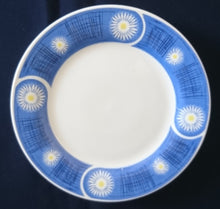 Lade das Bild in den Galerie-Viewer, DESSERTTELLER - Porzellan, Margeriten Blüten Abstraktes Gestricheltes Motiv Dekor
