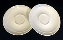 Lade das Bild in den Galerie-Viewer, UNTERTASSE - Porzellan, Weißes Einfärbiges Relief Dekor