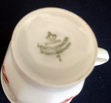 Lade das Bild in den Galerie-Viewer, ESPRESSOTASSE - Porzellan, Blumenstrauß Pflanzen Blüten Gewölbter Relief Rand Dekor