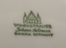 Lade das Bild in den Galerie-Viewer, UNTERTASSE - Porzellan, Weißes Einfärbiges Relief Dekor