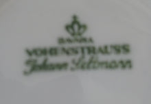 Lade das Bild in den Galerie-Viewer, 2er Set UNTERTASSEN - Porzellan, Blumenstrauß Pflanzen Blüten Gewölbter Relief Rand Dekor