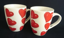 Lade das Bild in den Galerie-Viewer, 2er Set KAFFEETASSEN - Porzellan, Herz Valentinstag Liebes Motiv Dekor