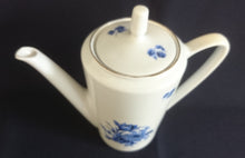 Lade das Bild in den Galerie-Viewer, KAFFEEKANNE MIT DECKEL - Porzellan, Blumen Dekor