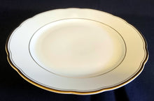 Lade das Bild in den Galerie-Viewer, SPEISETELLER - Porzellan, Doppelter & Innen Goldrand Linien Gewölbter Relief Form Dekor