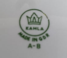 Lade das Bild in den Galerie-Viewer, 2er Set SPEISETELLER - Porzellan, Doppelter & Innen Goldrand Linien Gewölbter Relief Form Dekor