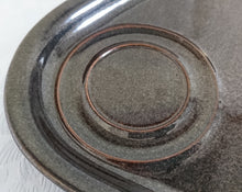 Lade das Bild in den Galerie-Viewer, SERVIERTABLETT - Keramik / Steingut, Eiförmig Oval, Einfärbiges Hellbraunes Dekor