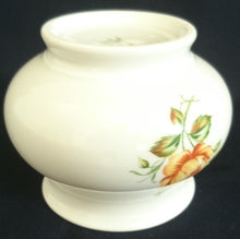 Lade das Bild in den Galerie-Viewer, 2er Set MILCHKÄNNCHEN & ZUCKERDOSE OHNE DECKEL - Porzellan, Flora Rosen Blumen Blüten Knospen Blätter Pflanzen Motiv Dekor