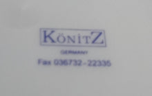 Lade das Bild in den Galerie-Viewer, 2er Set DESSERTTELLER - Porzellan, Kinder Haus im Schnee Motiv Linienrand Dekor