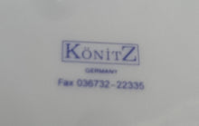 Lade das Bild in den Galerie-Viewer, 3er TEEGEDECK - Porzellan, Weihnachtsbaum Junge Hund Linien Randdekor